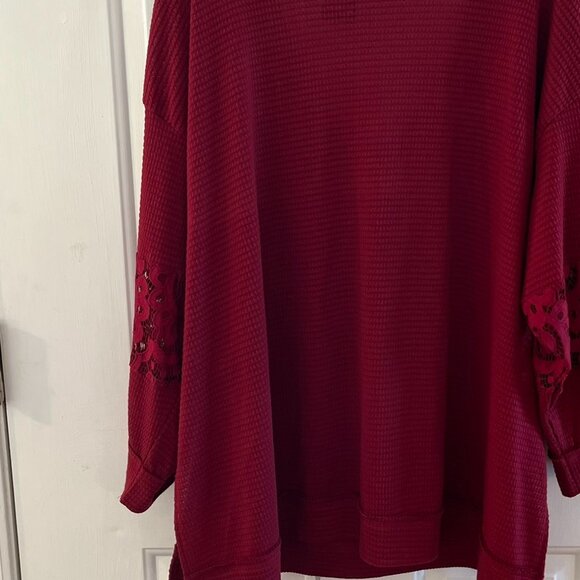 Torrid  Plus-Size Rhubarb Waffle Long Sleeve V-Neck Lace Inset Sweather Sz 26 - Picture 5 of 8